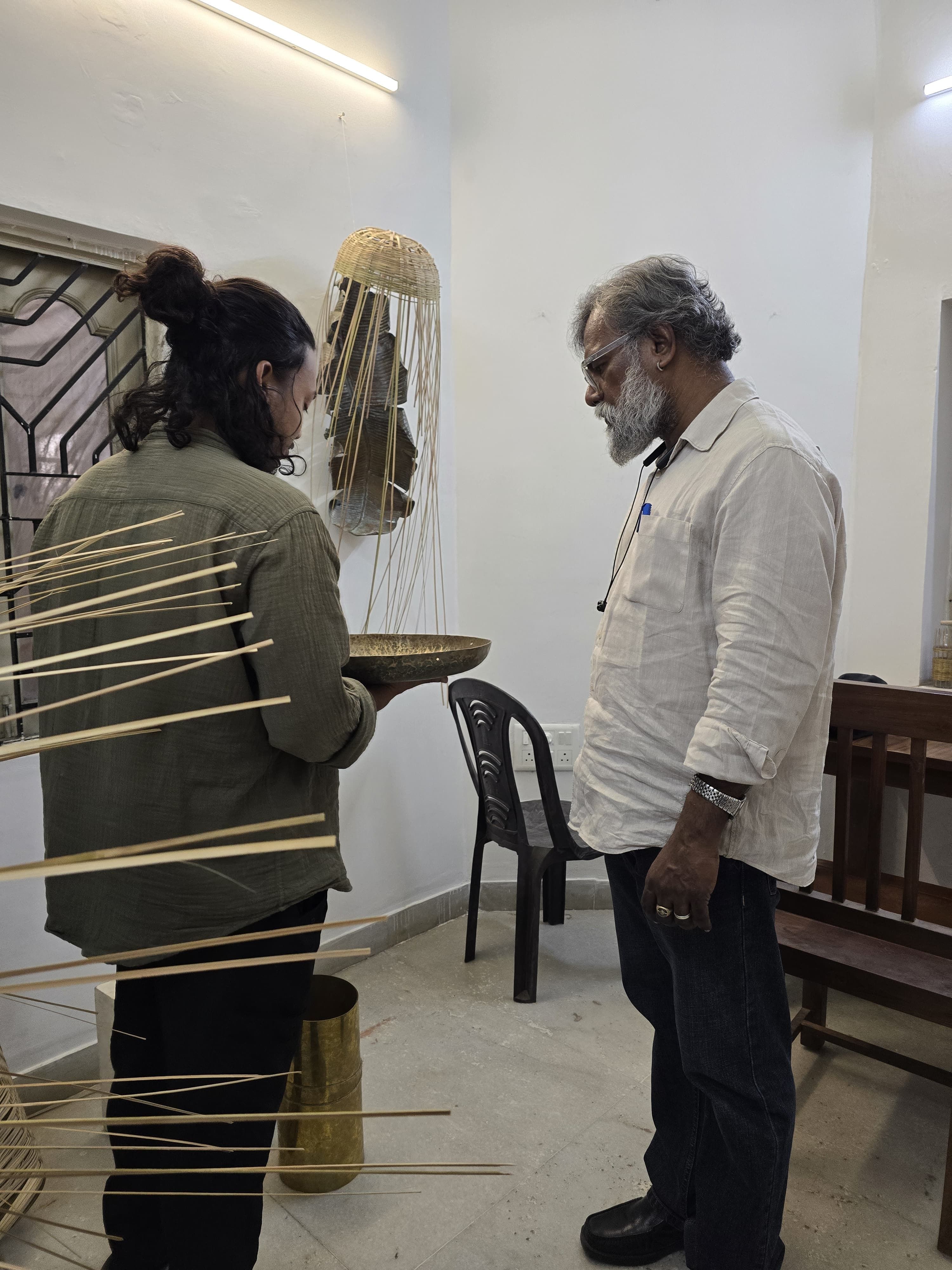 Eminent indipendent curator Jhonny ML on his visit to Vis-a-Vis studio